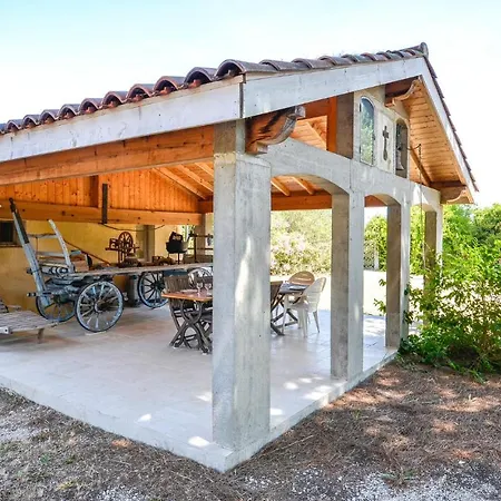 Dom wakacyjny Beautiful In With Kitchen